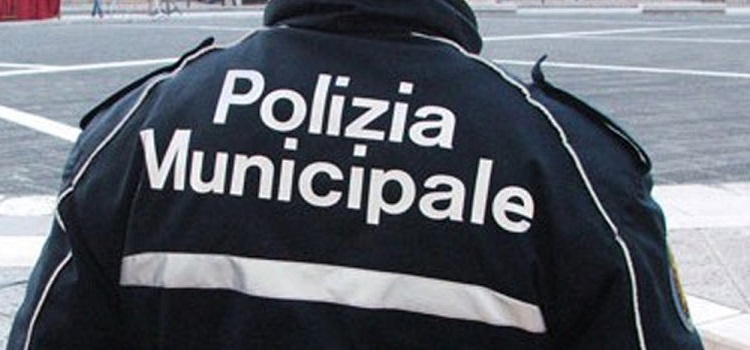 Coronavirus Roma, agente di Polizia Locale positivo: la Procura apre un inchiesta sulla mancata sanificazione degli uffici